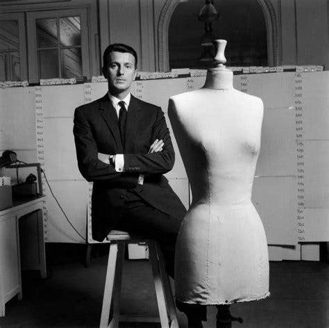 Hubert de Givenchy Dies at 91; Fashion Pillar of Romantic Elegance.